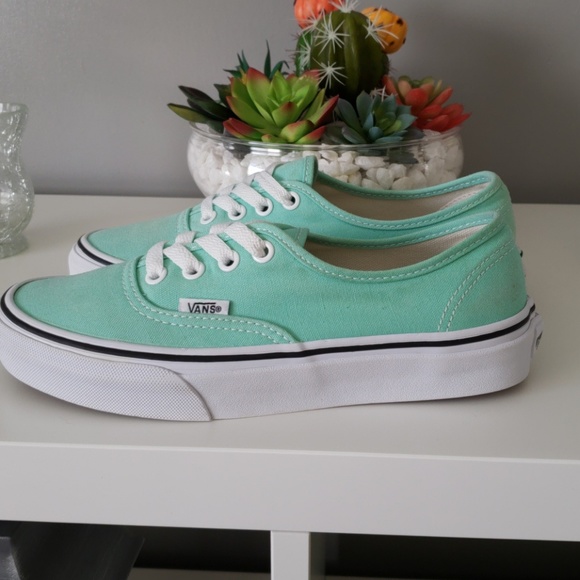 Vans Shoes - Van's women size 6